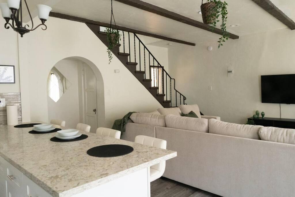 Spacious 2-Bedroom Unit In Hollywood 洛杉矶 外观 照片