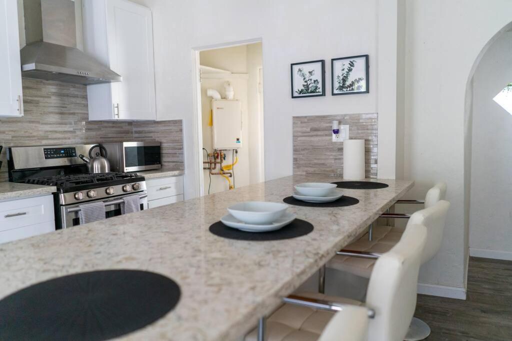 Spacious 2-Bedroom Unit In Hollywood 洛杉矶 外观 照片