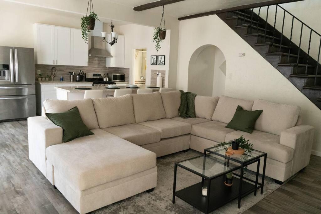 Spacious 2-Bedroom Unit In Hollywood 洛杉矶 外观 照片